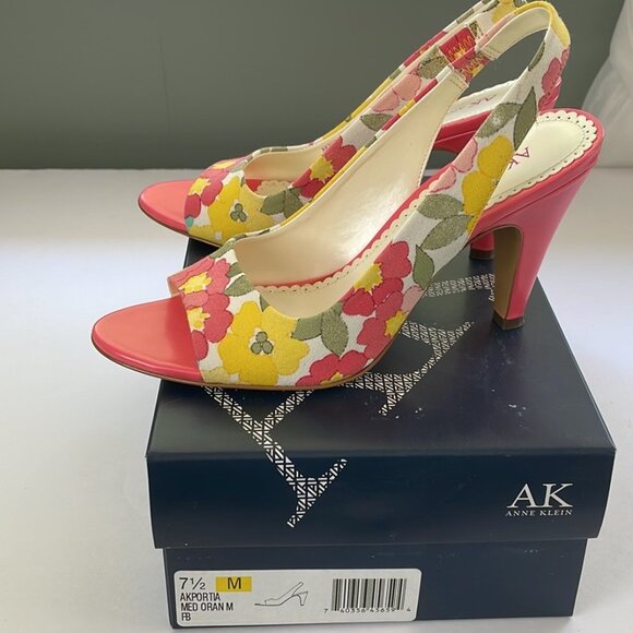 Anne Klein 7 1/2 Med Floral 3.9" Heels EUC With Box Worn once - Picture 4 of 6